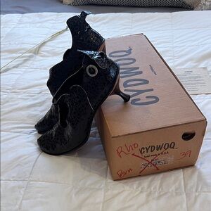 Rare Cydwoq handmade patent leather alligator pattern.